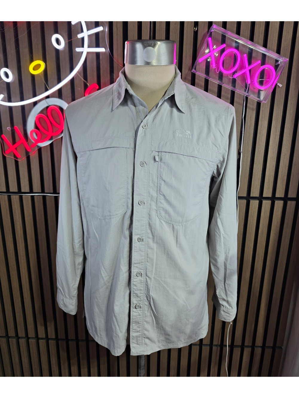 The North Face Men's S Gray Solid Woven Nylon/Poly Long Sleeve Button-Up Pockets